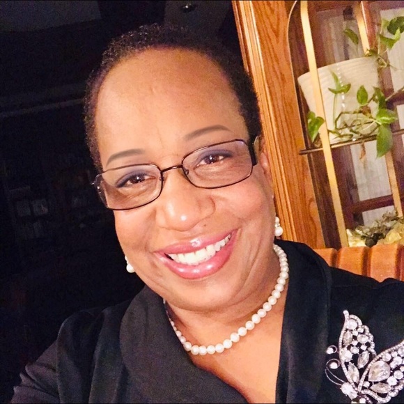 Poshmark profile picture for @macy